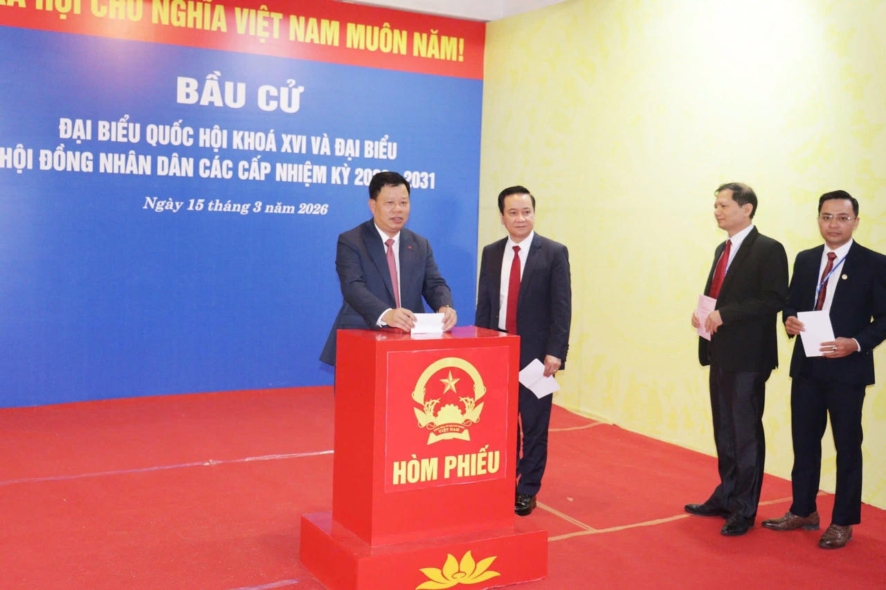 Không khí ngày hội non sông tại các điểm bầu cử ở Hải Phòng