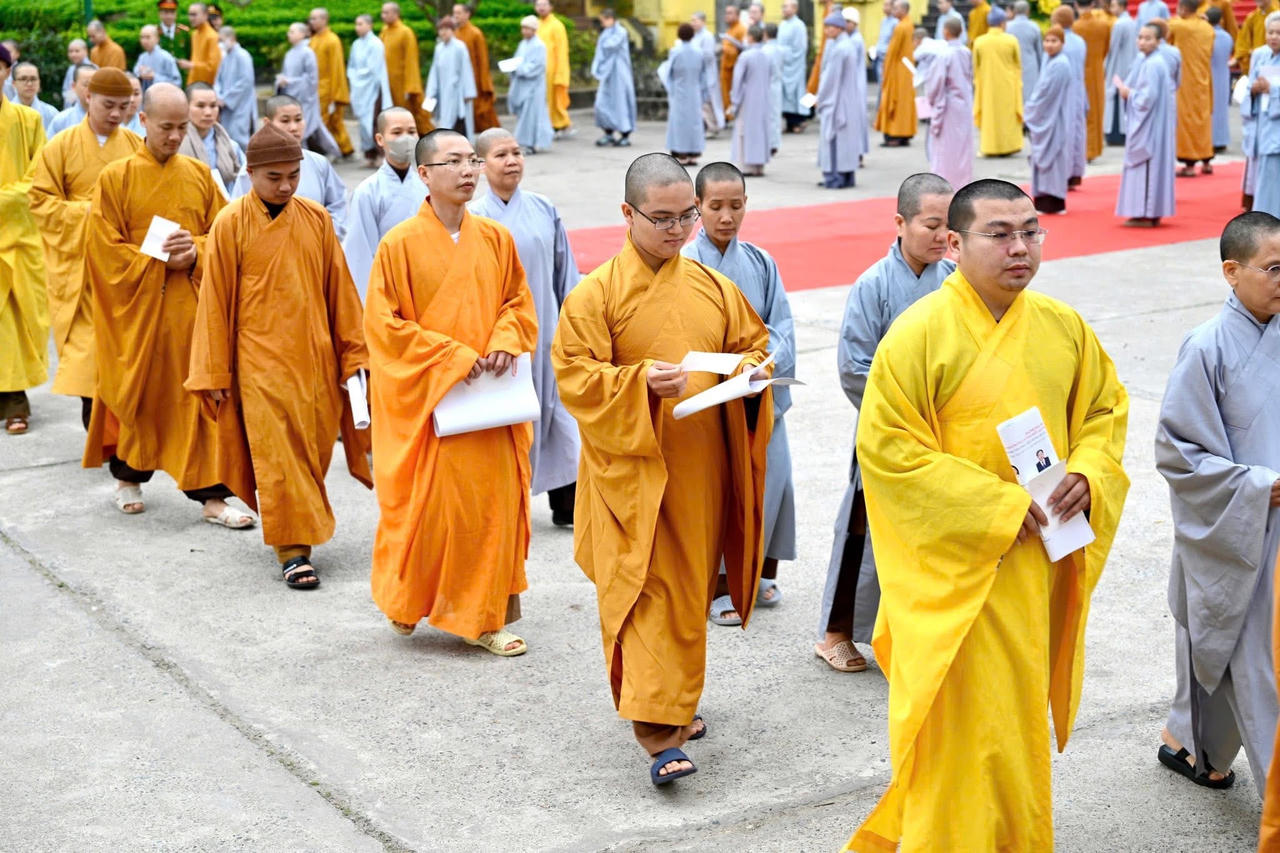 Chư tăng, phật tử tích cực tham gia ngày hội bầu cử