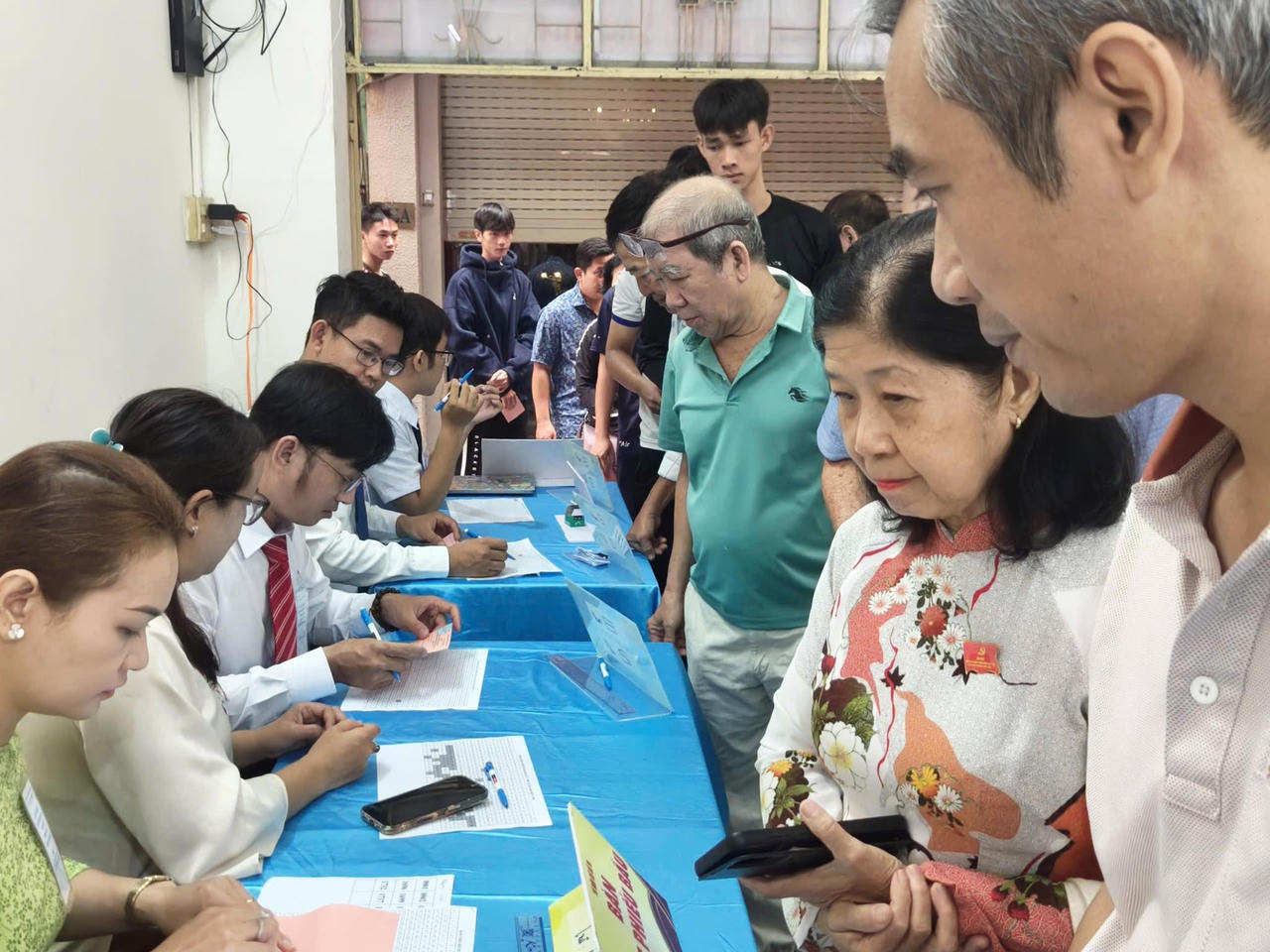 TP Hồ Chí Minh: Đến 9 giờ sáng, tiến độ cử tri đi bầu đã đạt gần 14%