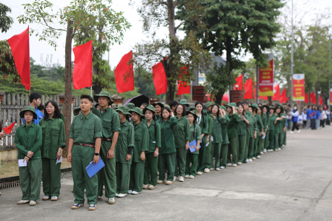 Sinh viên, học sinh Thái Nguyên thể hiện trách nhiệm trong ngày hội bầu cử
