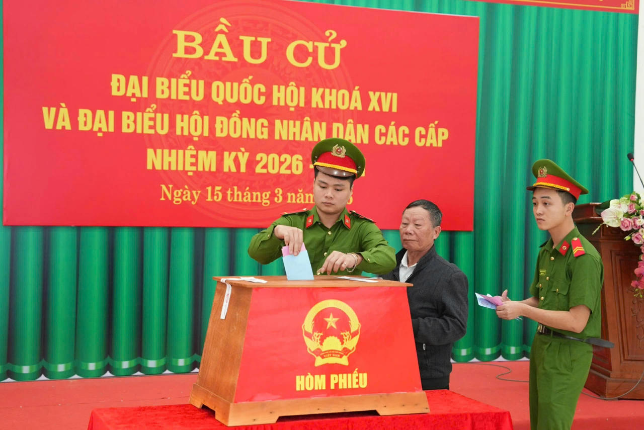 Cử tri Thái Nguyên hân hoan trong ngày bầu cử