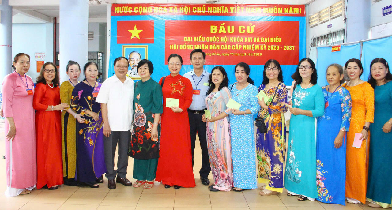 Hình ảnh tại một tổ bầu cử.