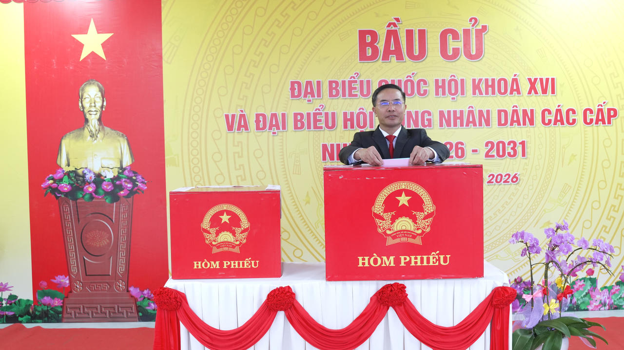 Cử tri miền Trung nô nức đi bầu cử, hòa chung “ngày hội non sông”