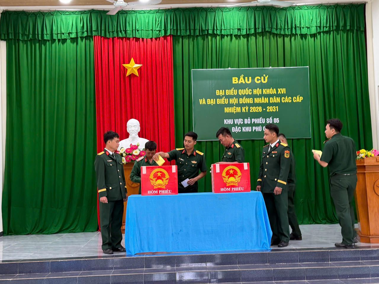 Cử tri đặc khu Phú Quý hoàn thành bỏ phiếu