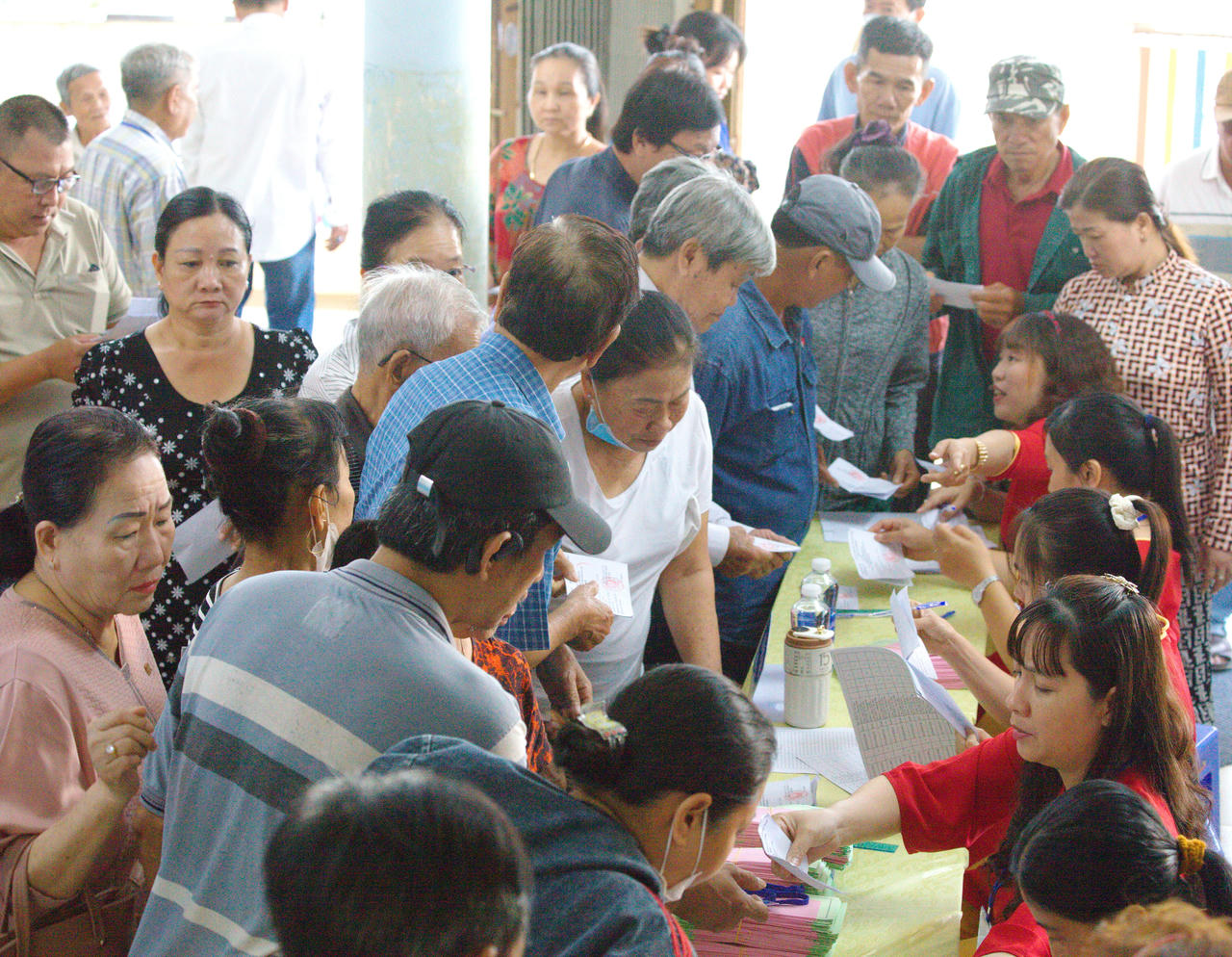 Cà Mau: Cử tri phường Bạc Liêu nô nức tham gia ngày hội bầu cử