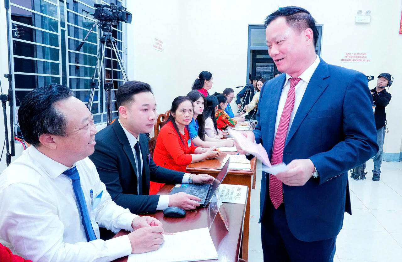 Cử tri quê Bác phấn khởi thực hiện quyền bầu cử