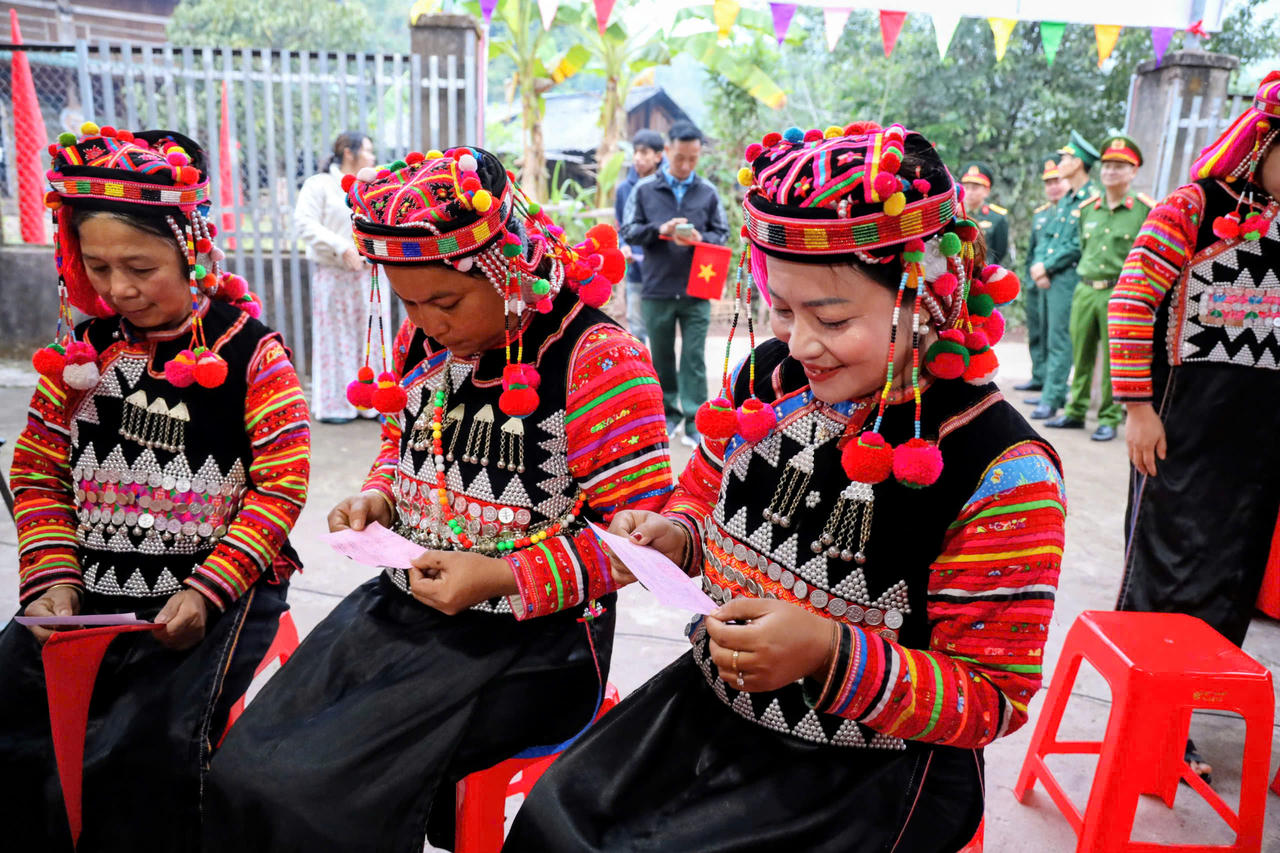 Người dân nơi cực Tây Tổ quốc nô nức đi bầu cử