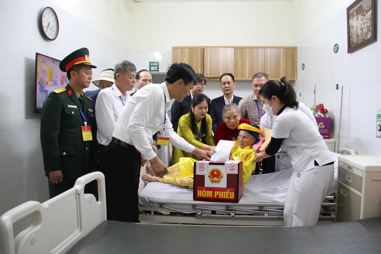 Rộn ràng ngày hội bầu cử tại hai xã Yên Bài và Mỹ Đức, TP Hà Nội