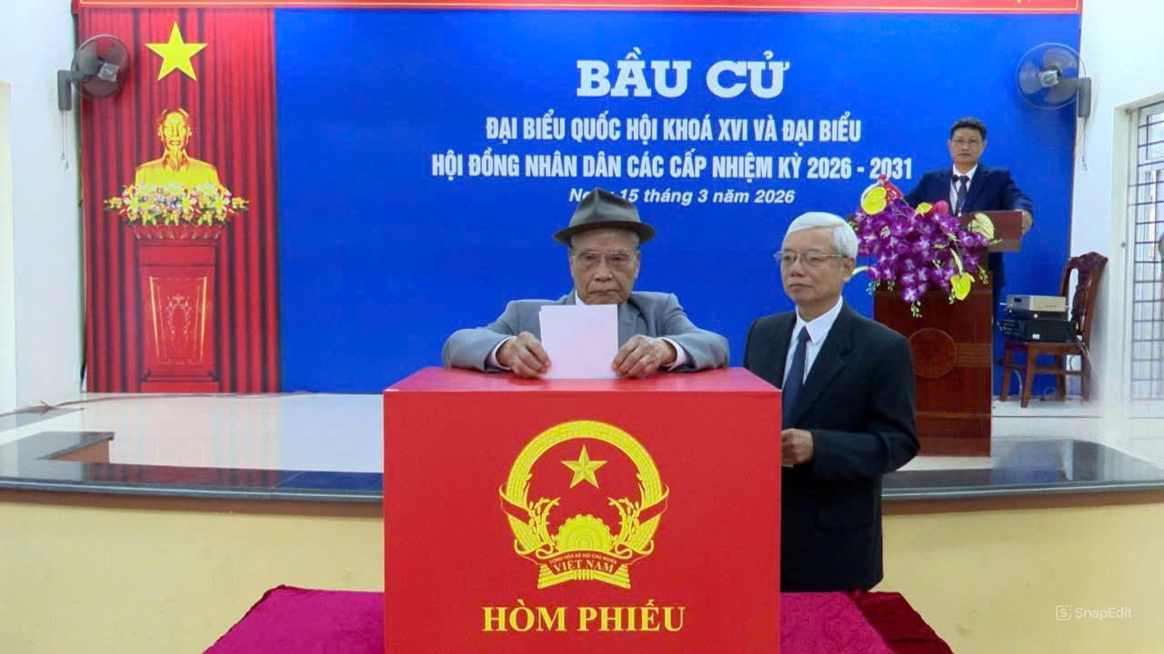 Không khí ngày hội non sông tại các điểm bầu cử ở Hải Phòng