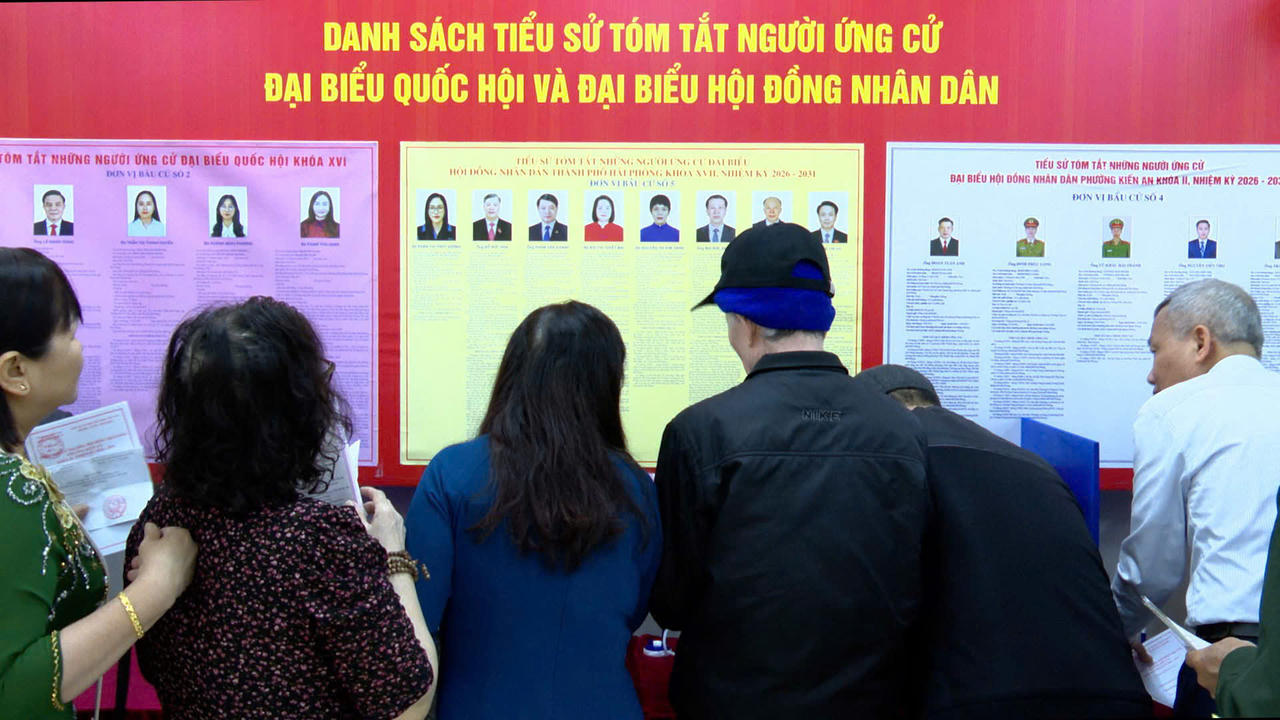 Không khí ngày hội non sông tại các điểm bầu cử ở Hải Phòng