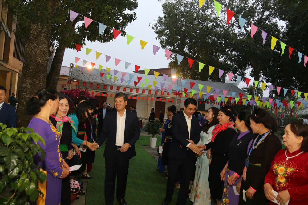 Cử tri Lào Cai hăng hái tham gia bầu cử