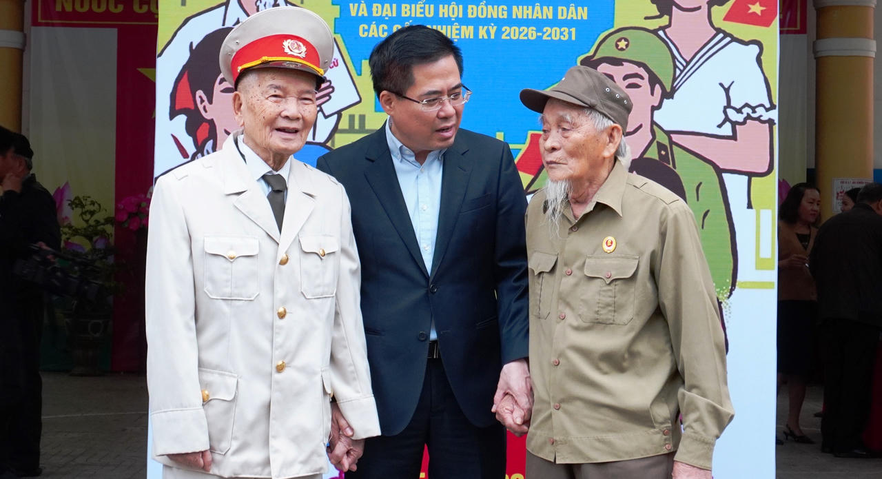 Cử tri miền Trung nô nức đi bầu cử, hòa chung “ngày hội non sông”