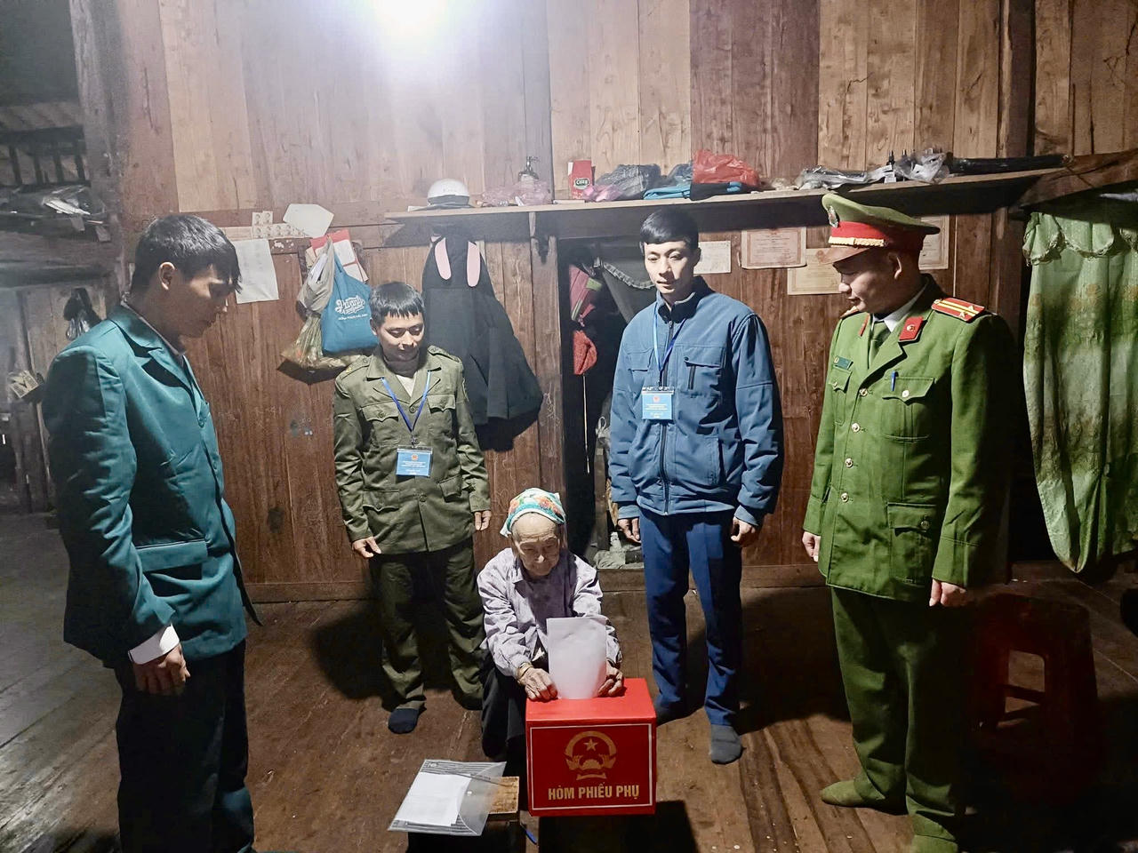 Lá phiếu của những cử tri "đặc biệt" tại Cao Bằng