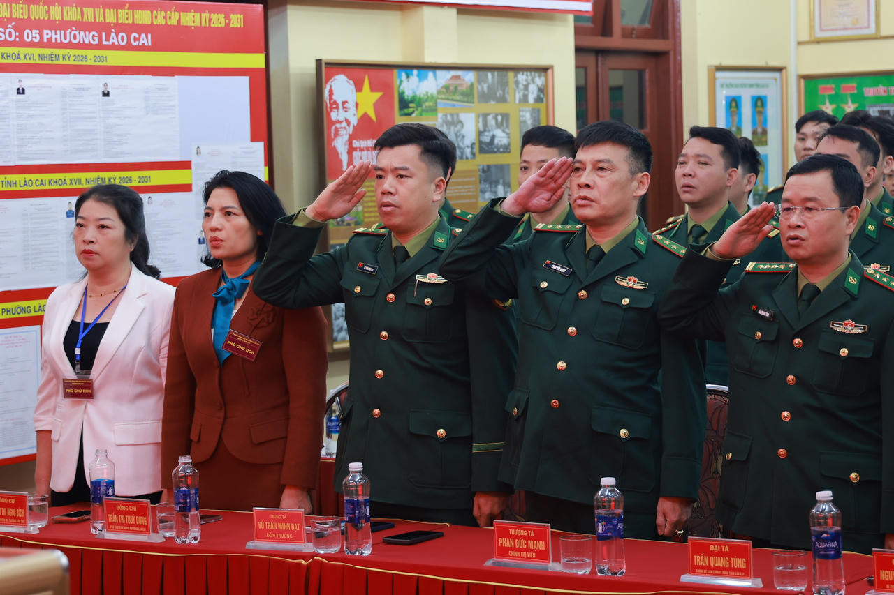 Những lá phiếu từ lúc rạng sáng của các cán bộ, chiến sĩ đồn Biên phòng cửa khẩu quốc tế Lào Cai