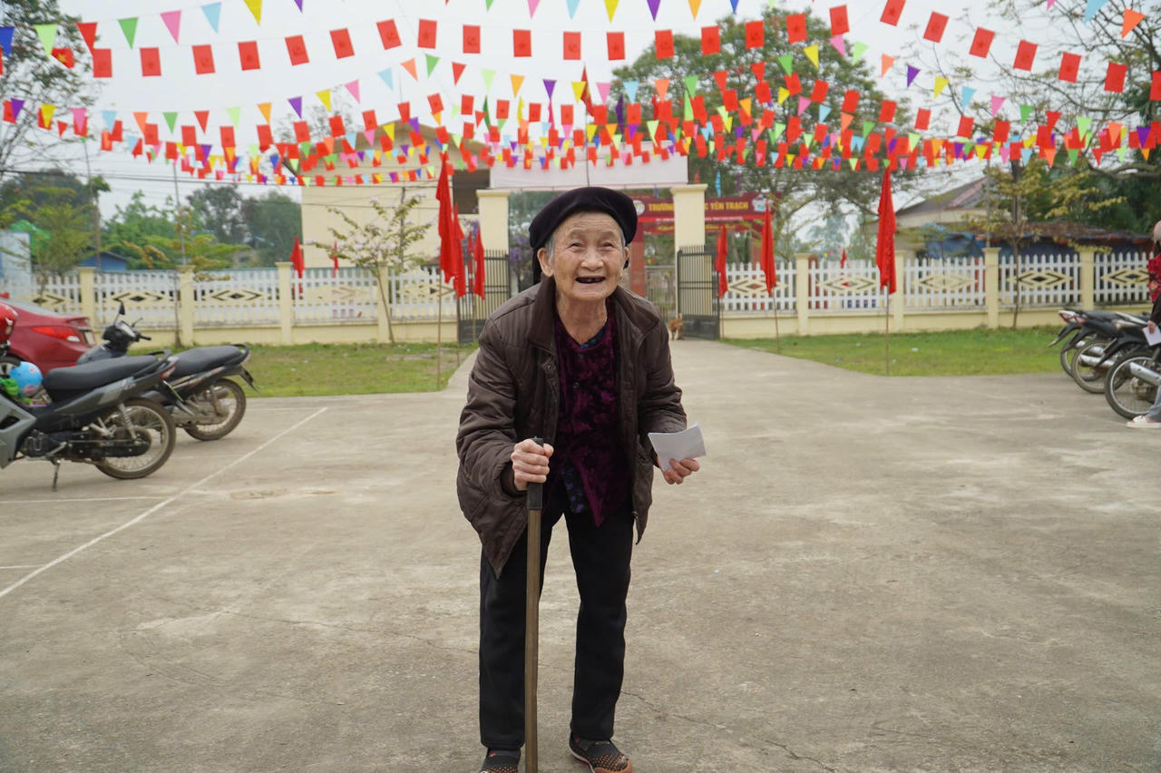 Thái Nguyên: Người cao tuổi gương mẫu trong ngày bầu cử