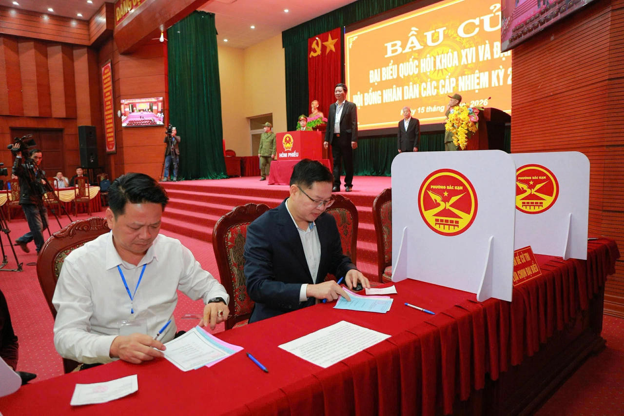 Cử tri Thái Nguyên hân hoan trong ngày bầu cử