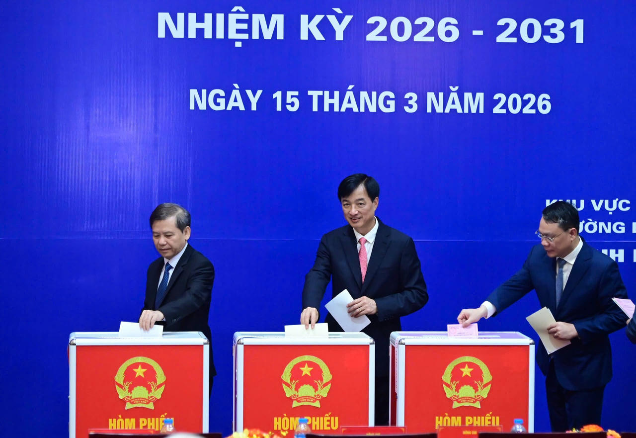 Bầu cử đại biểu Quốc hội và HĐND các cấp: Lãnh đạo TP Hà Nội tham gia bỏ phiếu