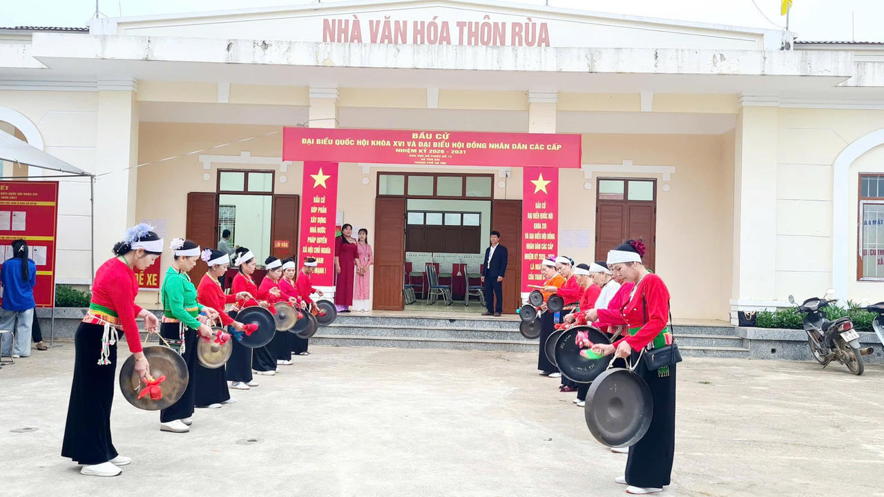 Rộn ràng ngày hội bầu cử tại hai xã Yên Bài và Mỹ Đức, TP Hà Nội