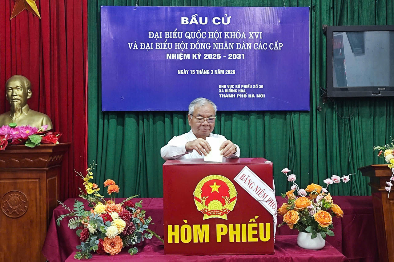 Doanh nhân Nguyễn Duy Hồng tham gia bỏ phiếu bầu cử tại Hà Nội