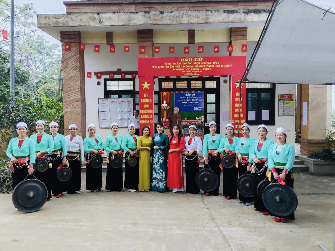 Rộn ràng ngày hội bầu cử tại hai xã Yên Bài và Mỹ Đức, TP Hà Nội