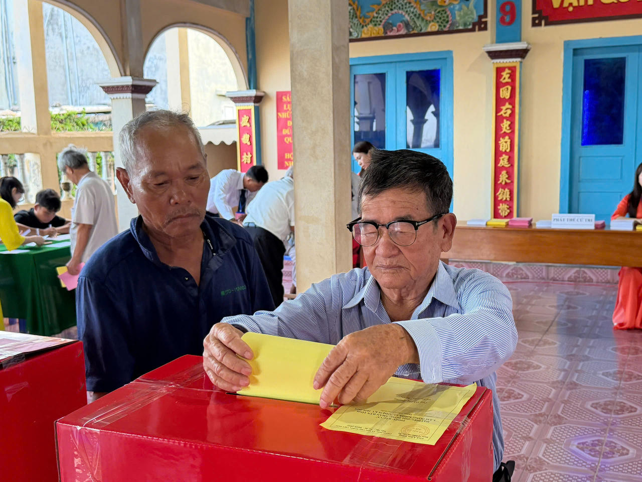 Cử tri đặc khu Phú Quý hoàn thành bỏ phiếu