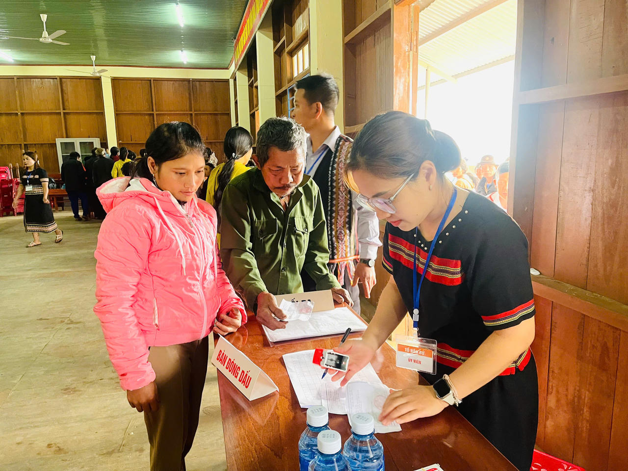 Cử tri miền Trung nô nức đi bầu cử, hòa chung “ngày hội non sông”