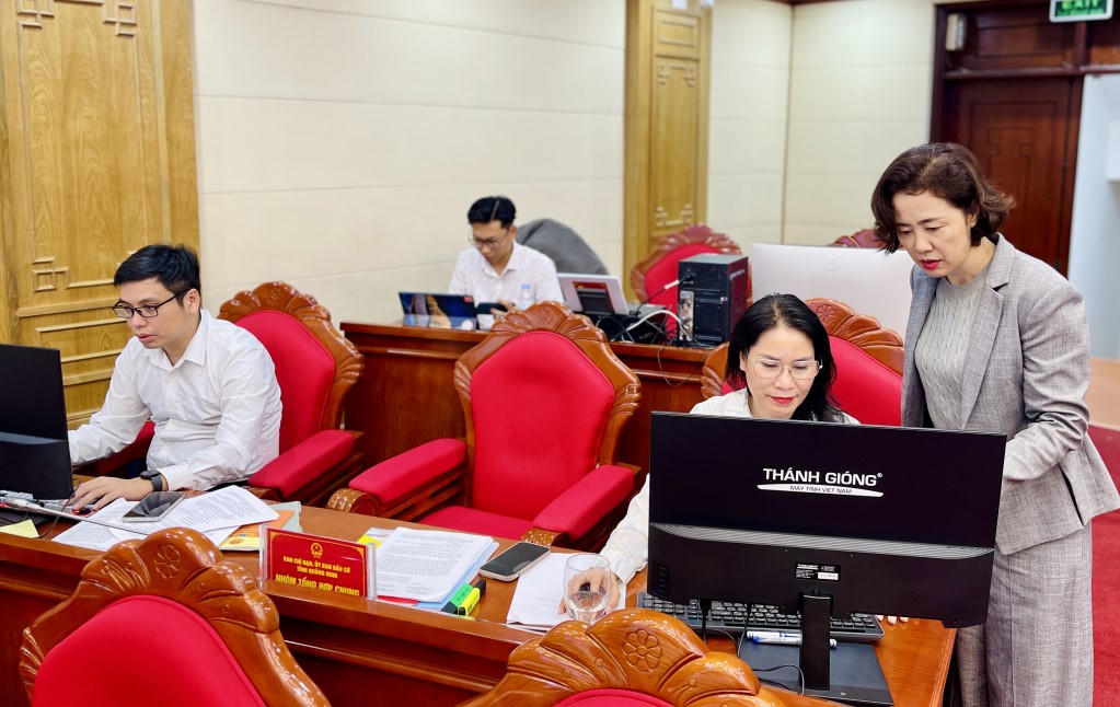 Sở Nội vụ Quảng Ninh thường trực 24/24 giờ, từ 14h ngày 14/3 đến khi kết thúc việc kiểm phiếu trên địa bàn toàn tỉnh và tổng hợp, báo cáo sơ bộ kết quả bầu cử. 