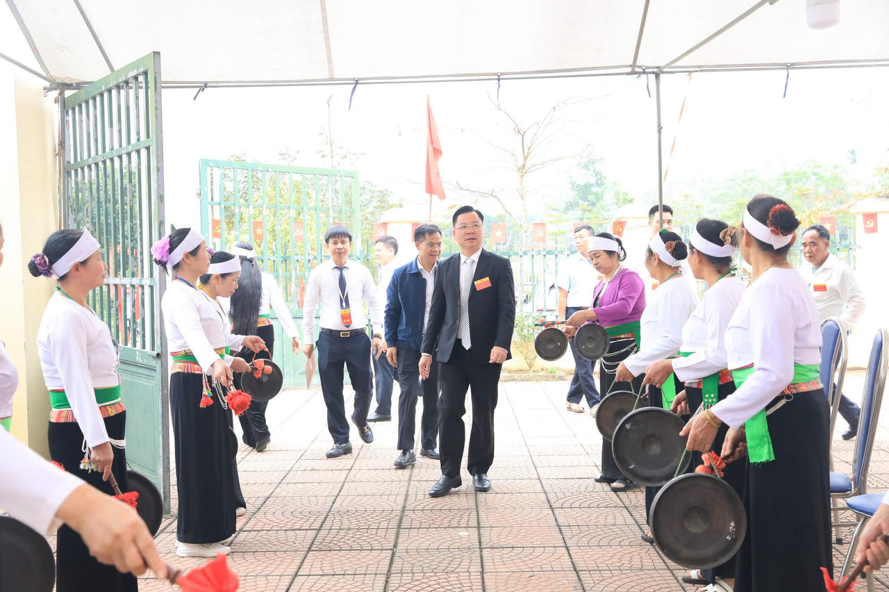 Rộn ràng ngày hội bầu cử tại hai xã Yên Bài và Mỹ Đức, TP Hà Nội