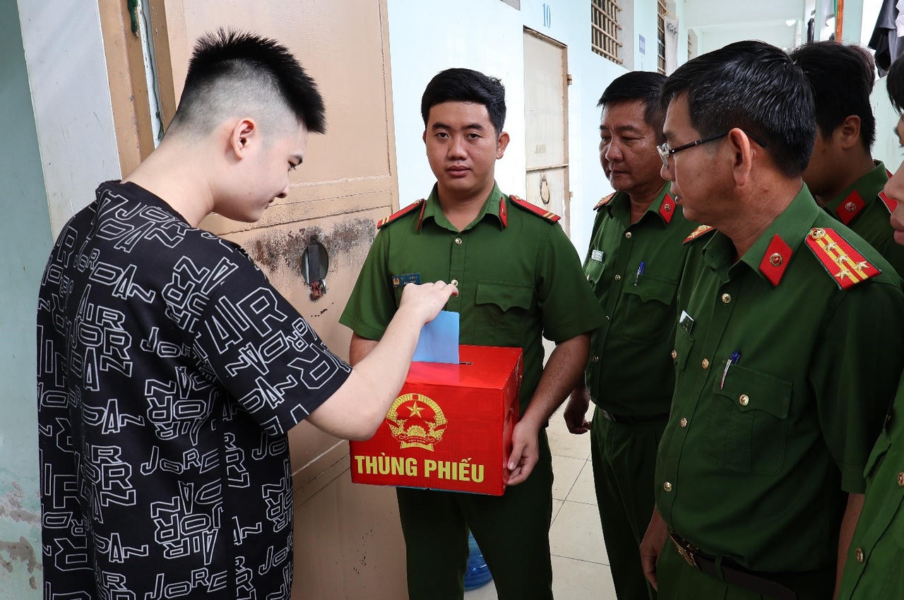 Hơn 900 người bị tạm giữ, tạm giam ở 2 Trại tạm giam Công an tỉnh An Giang thực hiện quyền bầu cử