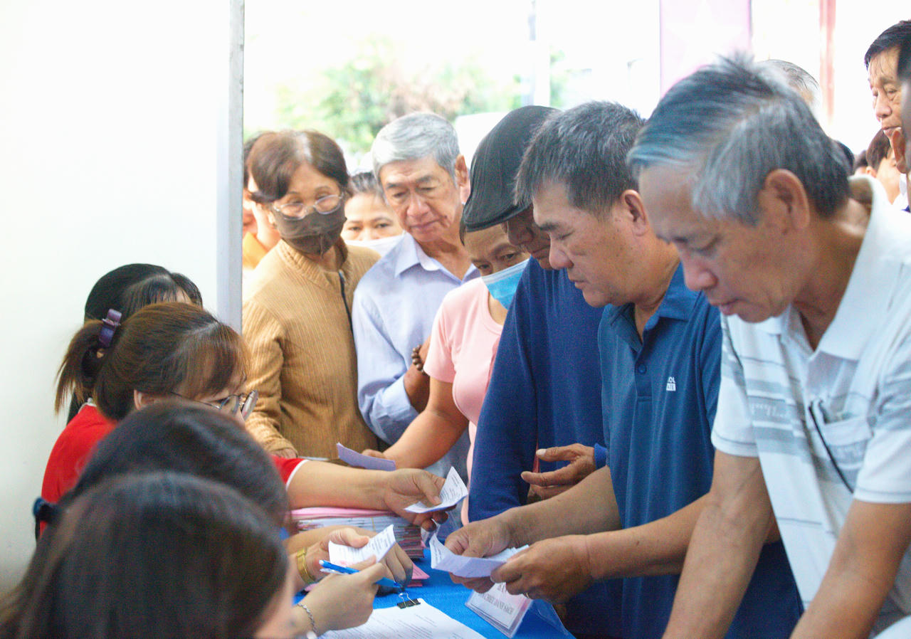 Cà Mau: Cử tri phường Bạc Liêu nô nức tham gia ngày hội bầu cử