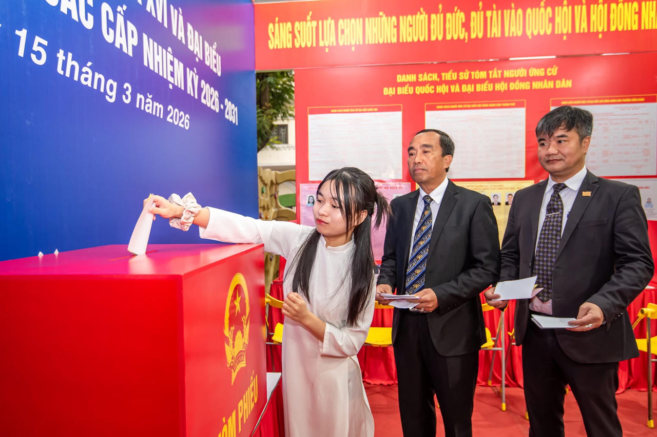 Không khí ngày hội non sông tại các điểm bầu cử ở Hải Phòng