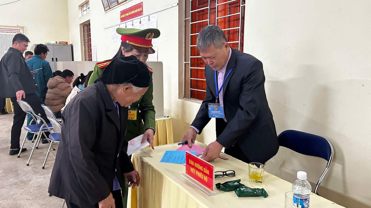 Lá phiếu của những cử tri "đặc biệt" tại Cao Bằng