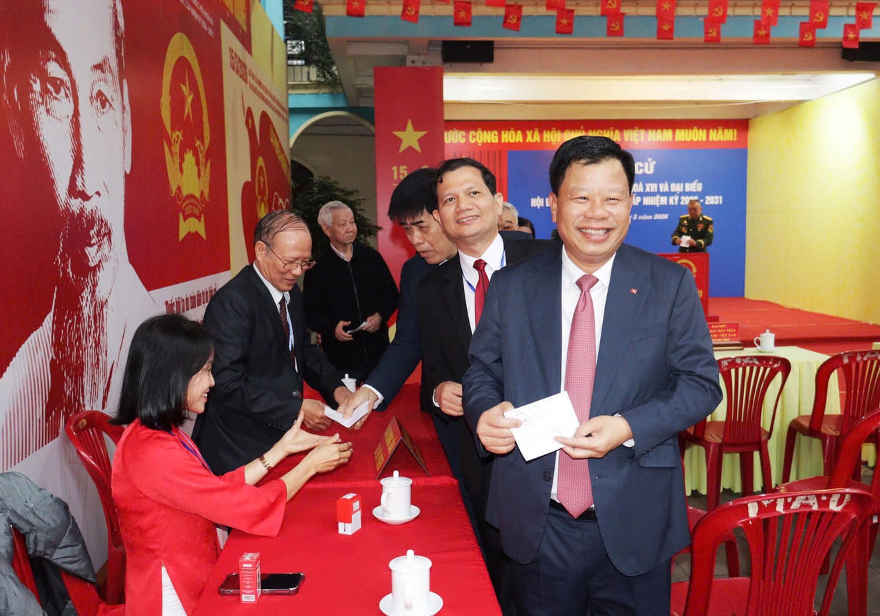 Không khí ngày hội non sông tại các điểm bầu cử ở Hải Phòng