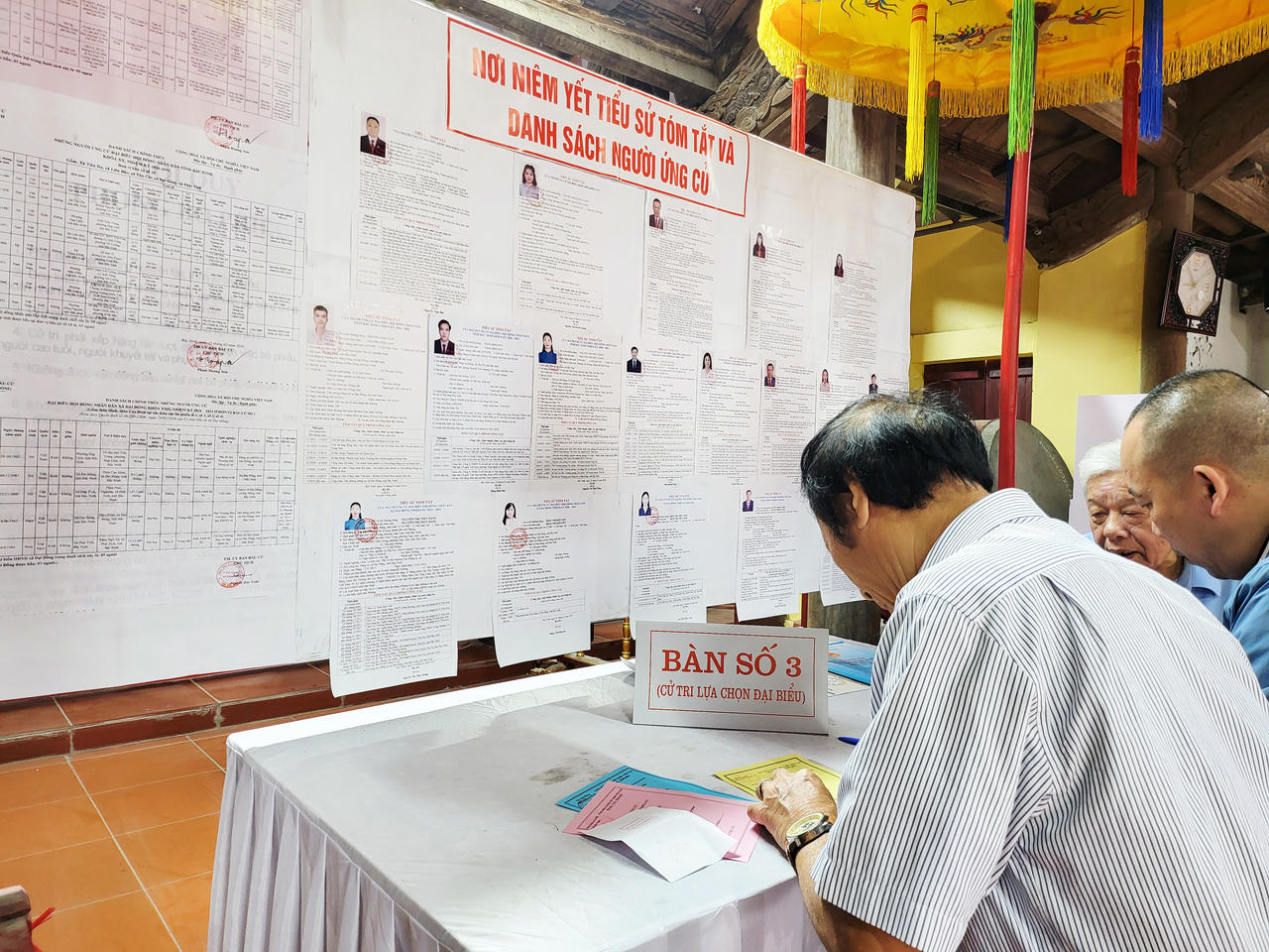 Cử tri xã Đại Đồng, tỉnh Bắc Ninh phấn khởi tham gia ngày bầu cử 15/3