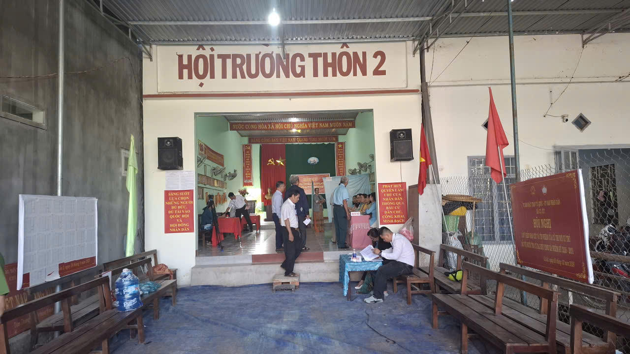 Cử tri Lâm Đồng từ đại ngàn xuống biển xanh hân hoan bỏ phiếu bầu cử