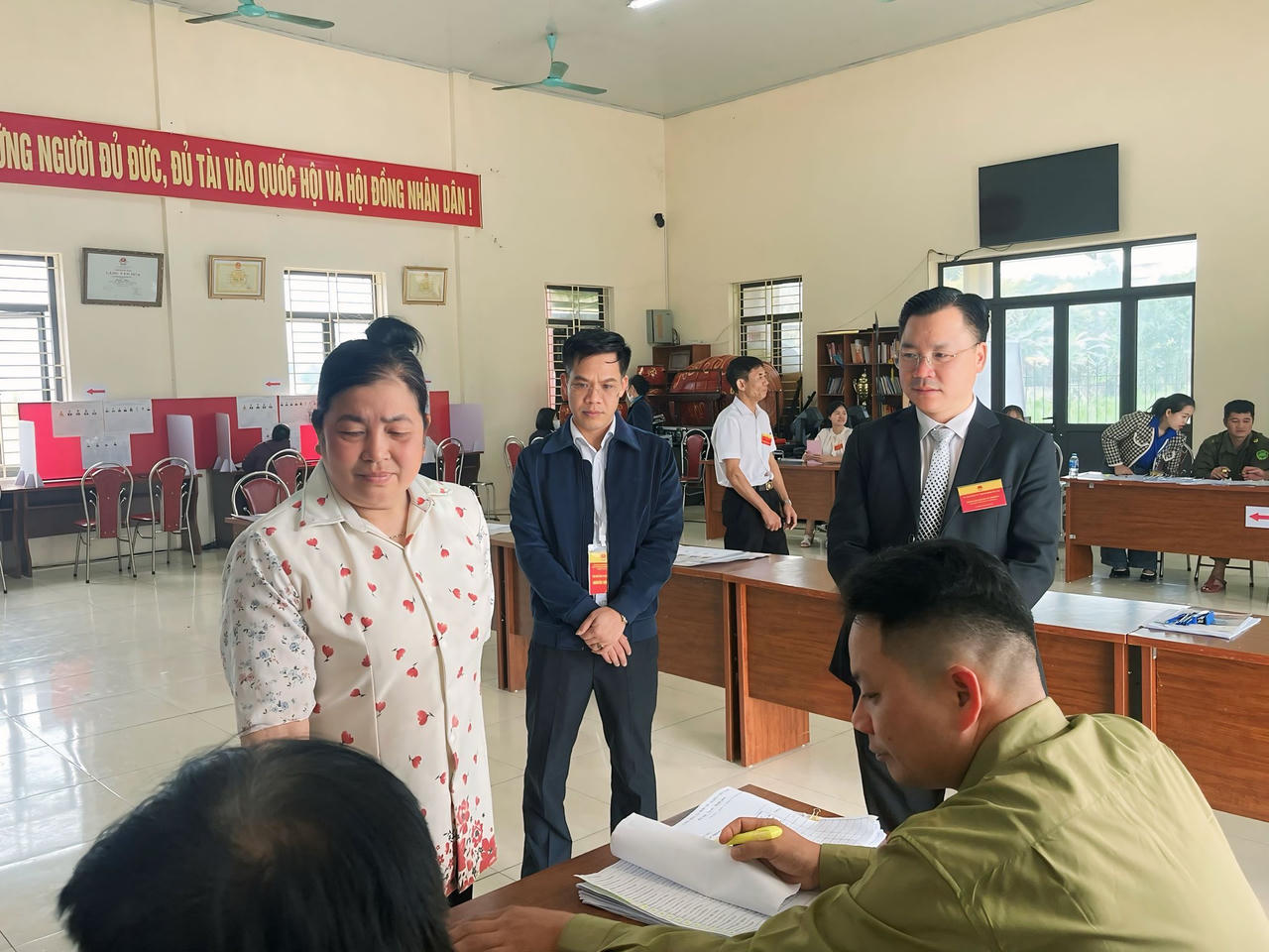 Rộn ràng ngày hội bầu cử tại hai xã Yên Bài và Mỹ Đức, TP Hà Nội