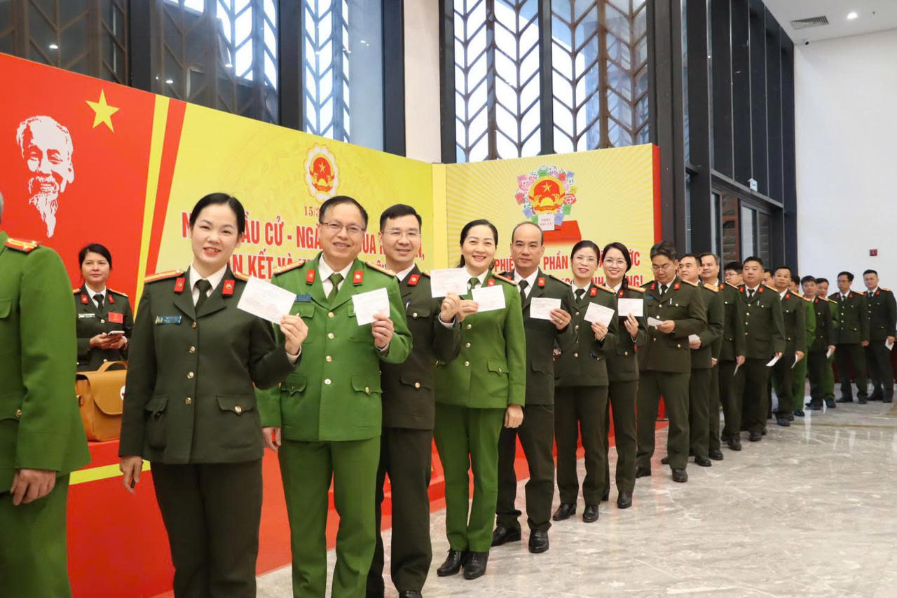 Đến 15 giờ hôm nay (15/3), cử tri Quảng Ninh đi bỏ phiếu đạt 98,53% 