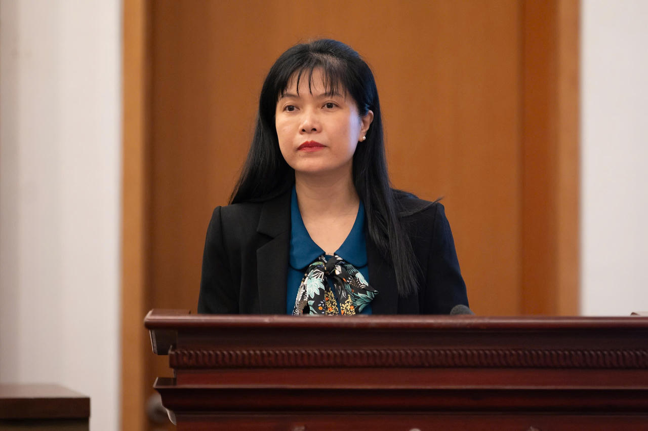 Bà Tạ Thị Yên cập nhật một số thông tin về cuộc bầu cử. (Ảnh: Q.Nga)