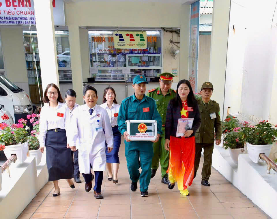 Đến 15 giờ hôm nay (15/3), cử tri Quảng Ninh đi bỏ phiếu đạt 98,53% 