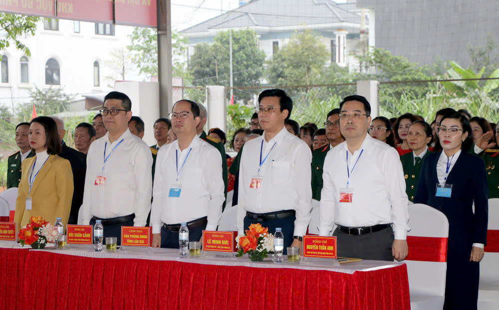 Cử tri Lào Cai hăng hái tham gia bầu cử