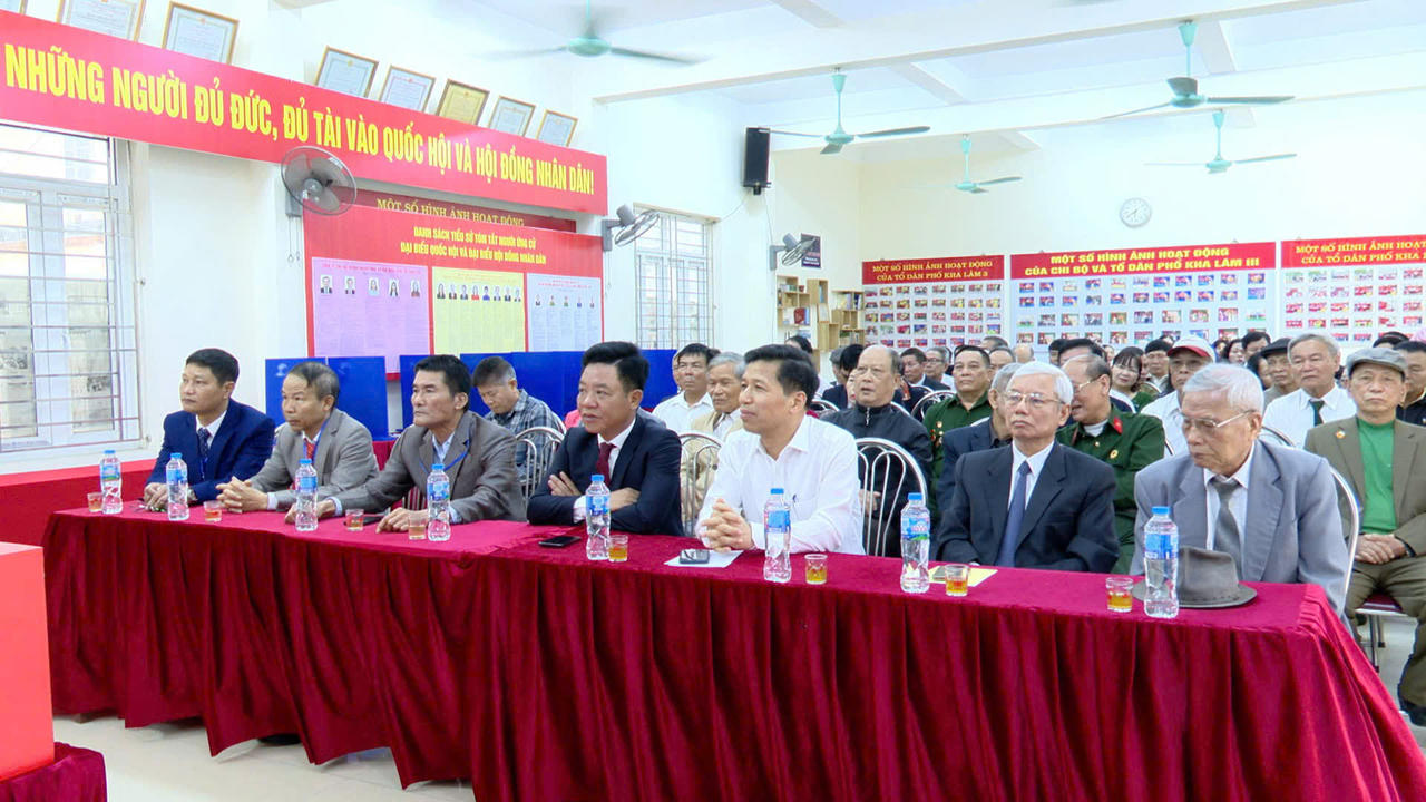 Không khí ngày hội non sông tại các điểm bầu cử ở Hải Phòng