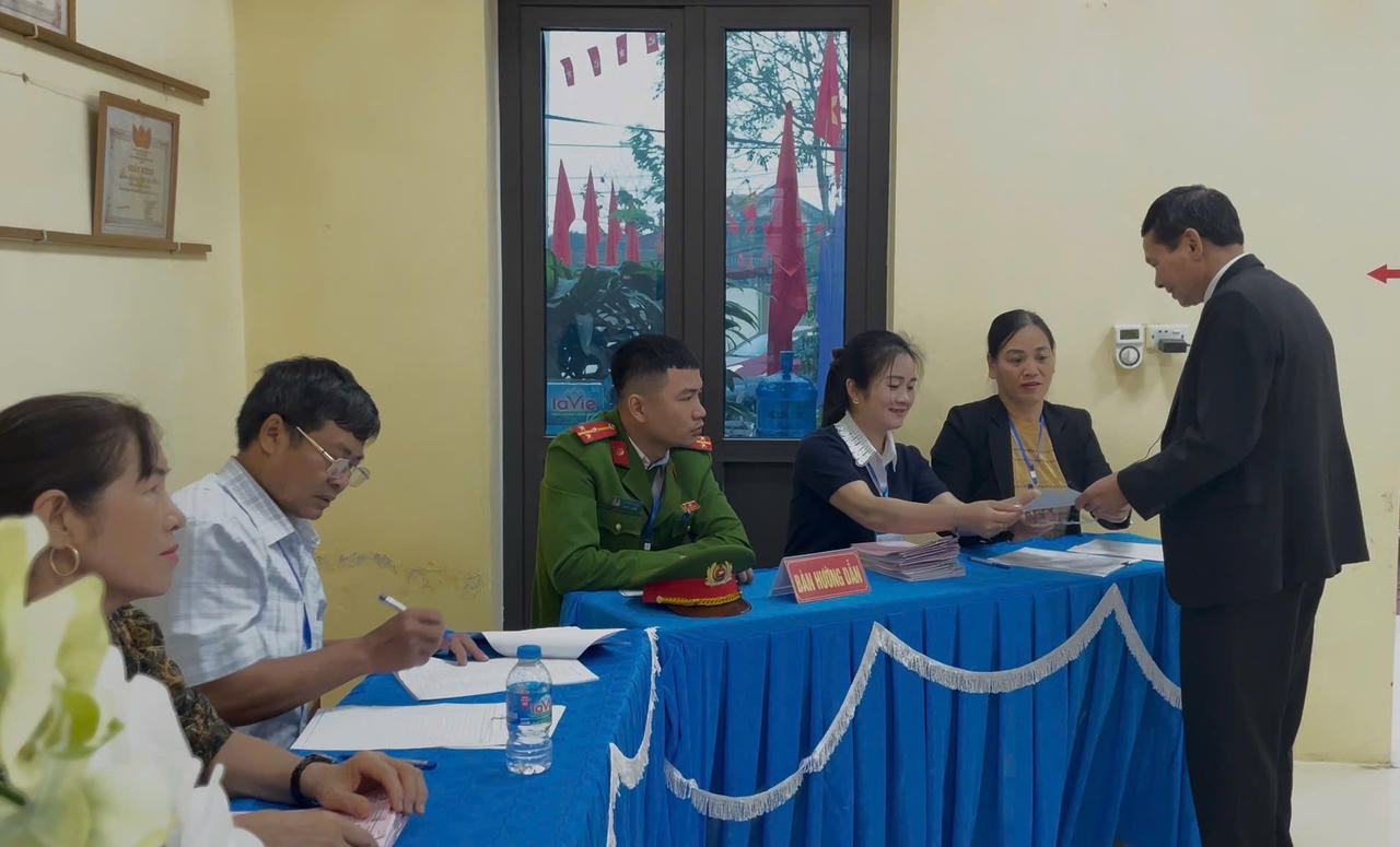 Rộn ràng ngày hội bầu cử tại hai xã Yên Bài và Mỹ Đức, TP Hà Nội