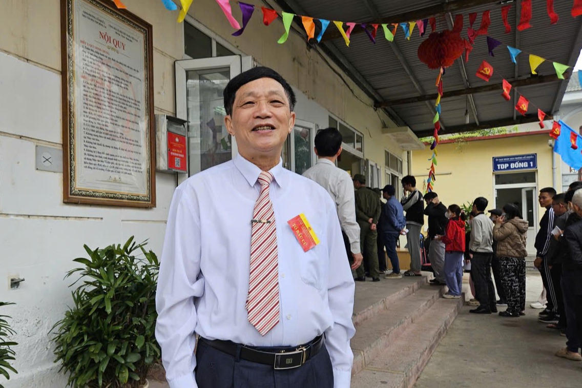 Cử tri Hà Nội hân hoan trong ngày bầu cử 