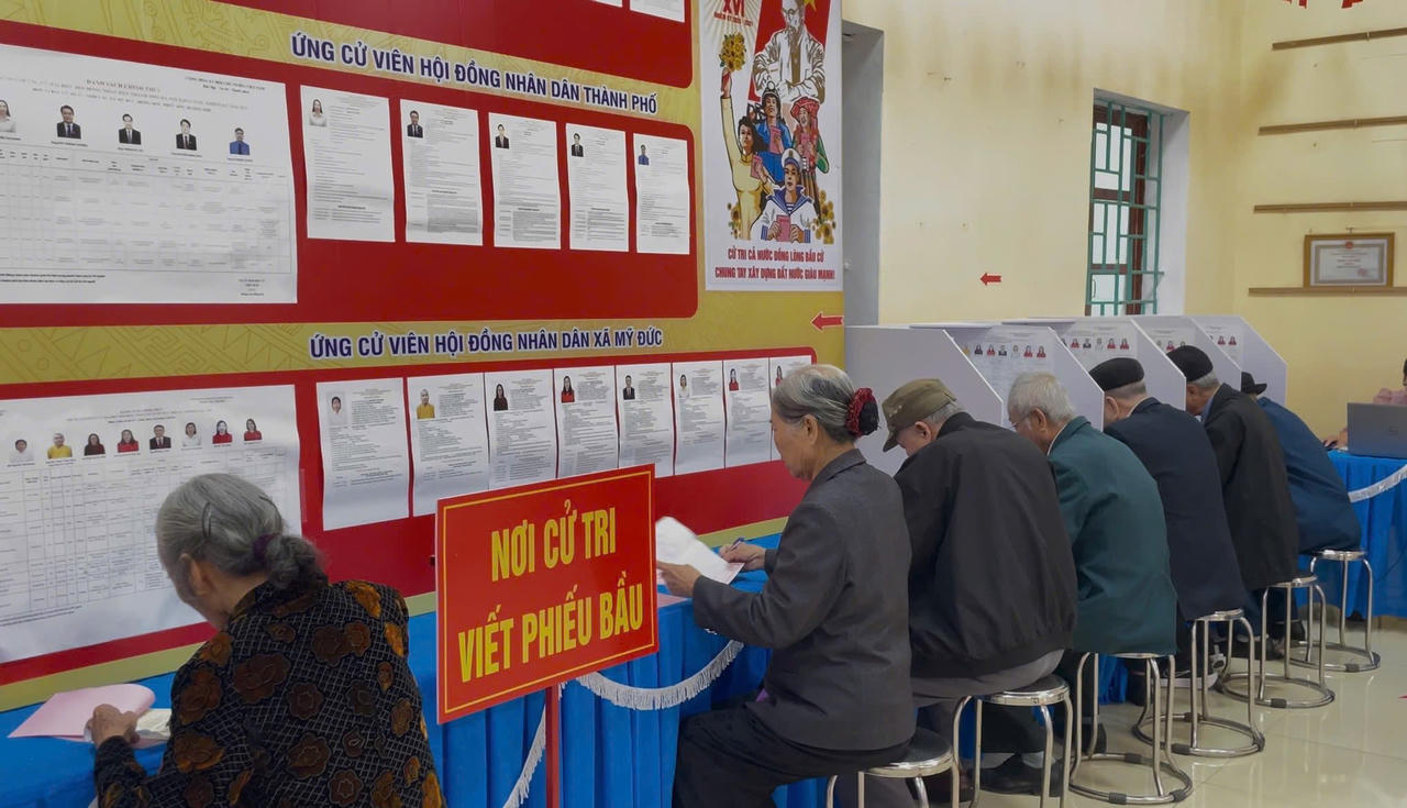 Rộn ràng ngày hội bầu cử tại hai xã Yên Bài và Mỹ Đức, TP Hà Nội