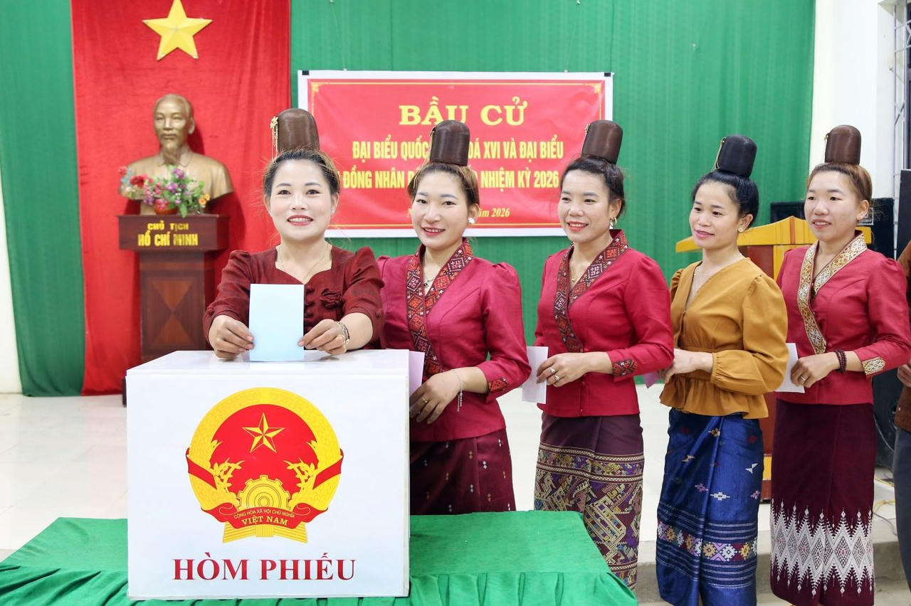 Cử tri Sơn La nô nức đi bỏ phiếu. (Ảnh: CTV)