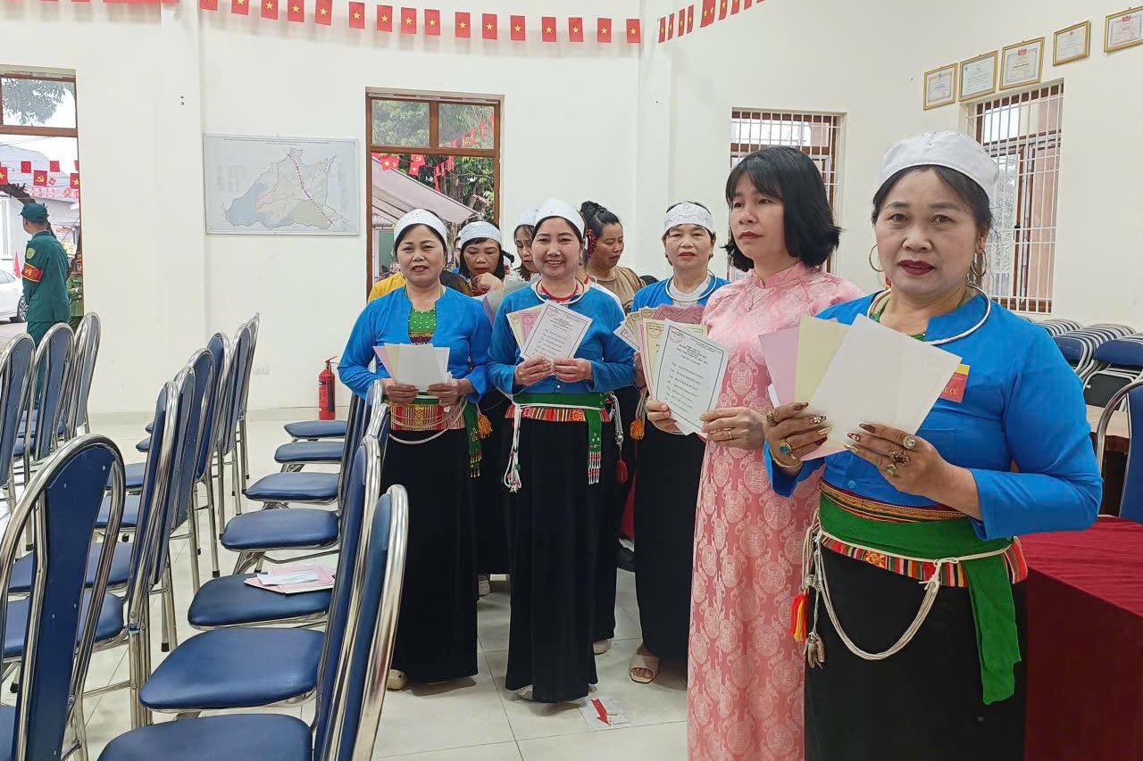 Rộn ràng ngày hội bầu cử tại hai xã Yên Bài và Mỹ Đức, TP Hà Nội