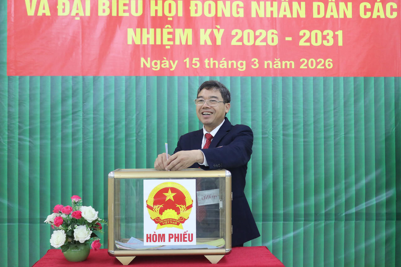 Cử tri Lào Cai hăng hái tham gia bầu cử