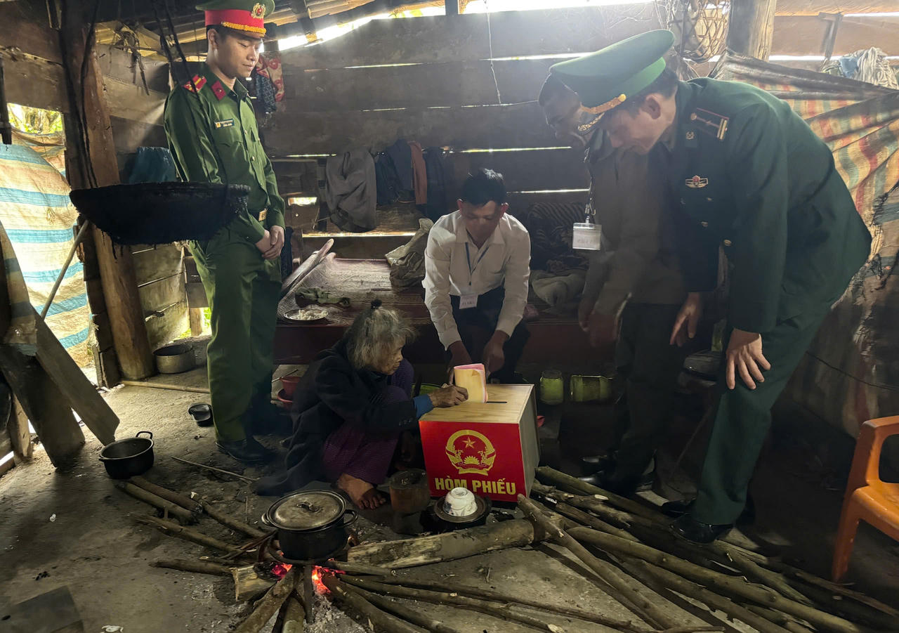 Gần 1,2 triệu cử tri Quảng Trị nô nức đi bầu cử đại biểu Quốc hội và HĐND các cấp