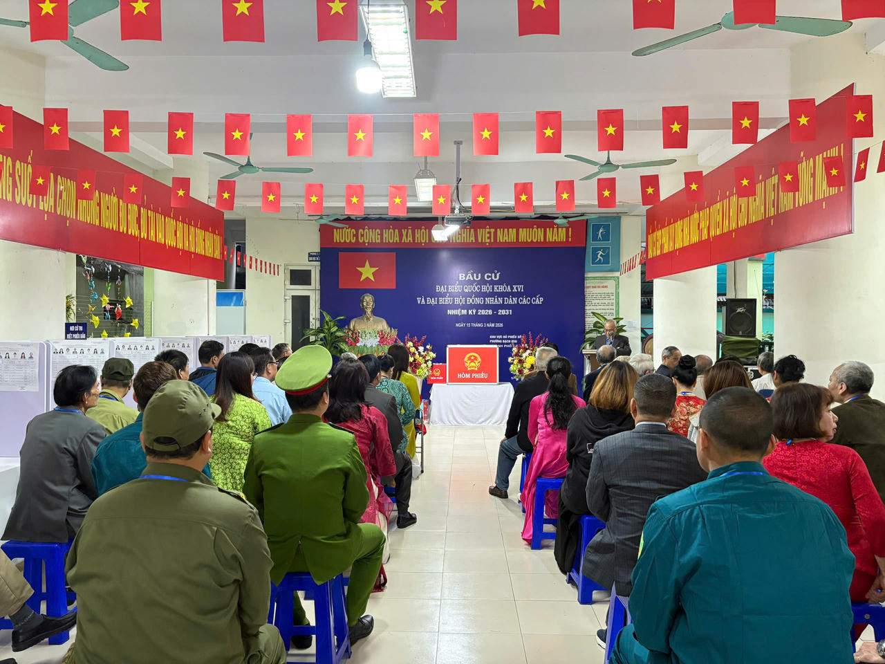 Quang cảnh tại Khu vực bỏ phiếu số 31, phường Bạch Mai- Thành phố Hà Nội, Ảnh: Phương Mai