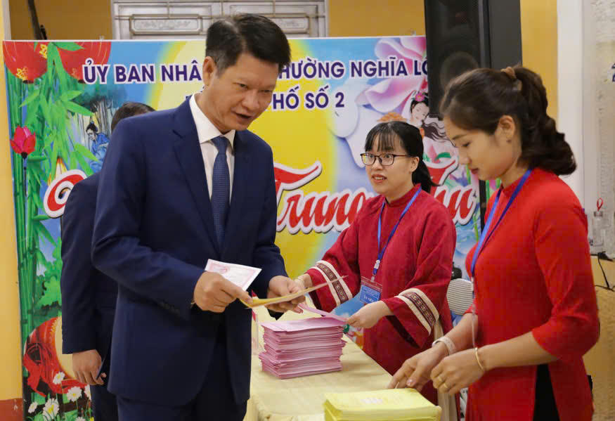 Cử tri Lào Cai hăng hái tham gia bầu cử